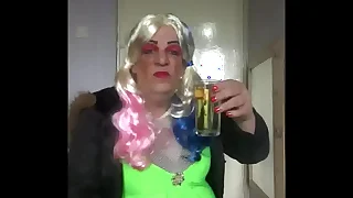 sissy crossdresser wanting to swallow pee
